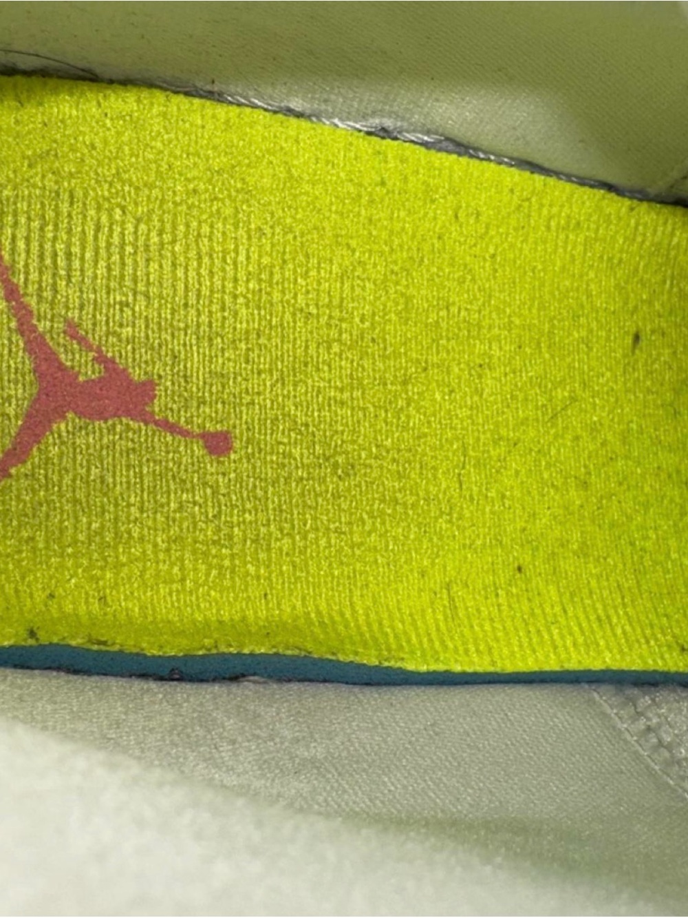 AIR JORDAN 1 MID NEON GLOW GS - Picture 5 of 7
